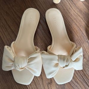 Mango pale yellow bow flats